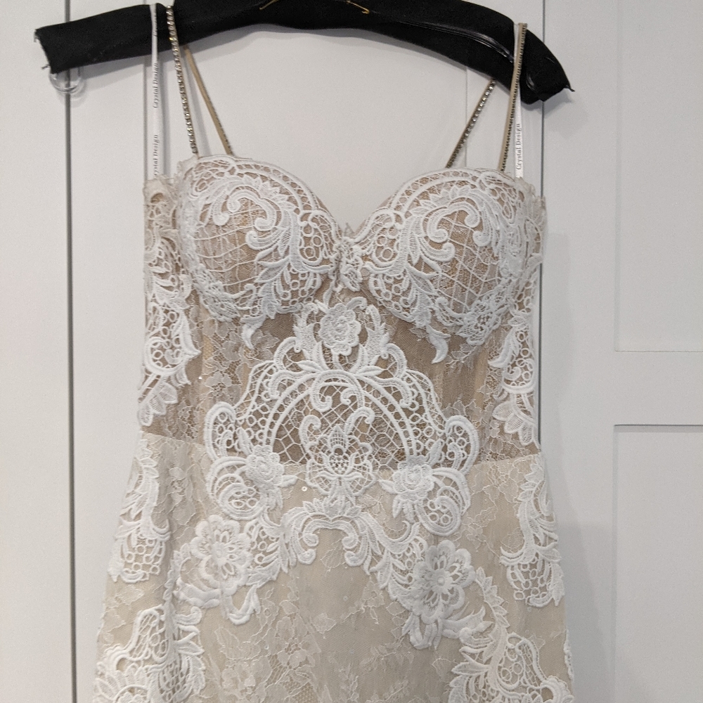 Mermaid style wedding dress - Picture 4 of 8